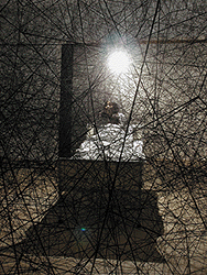 Chiharu Shiota - Ein Ort (2001)